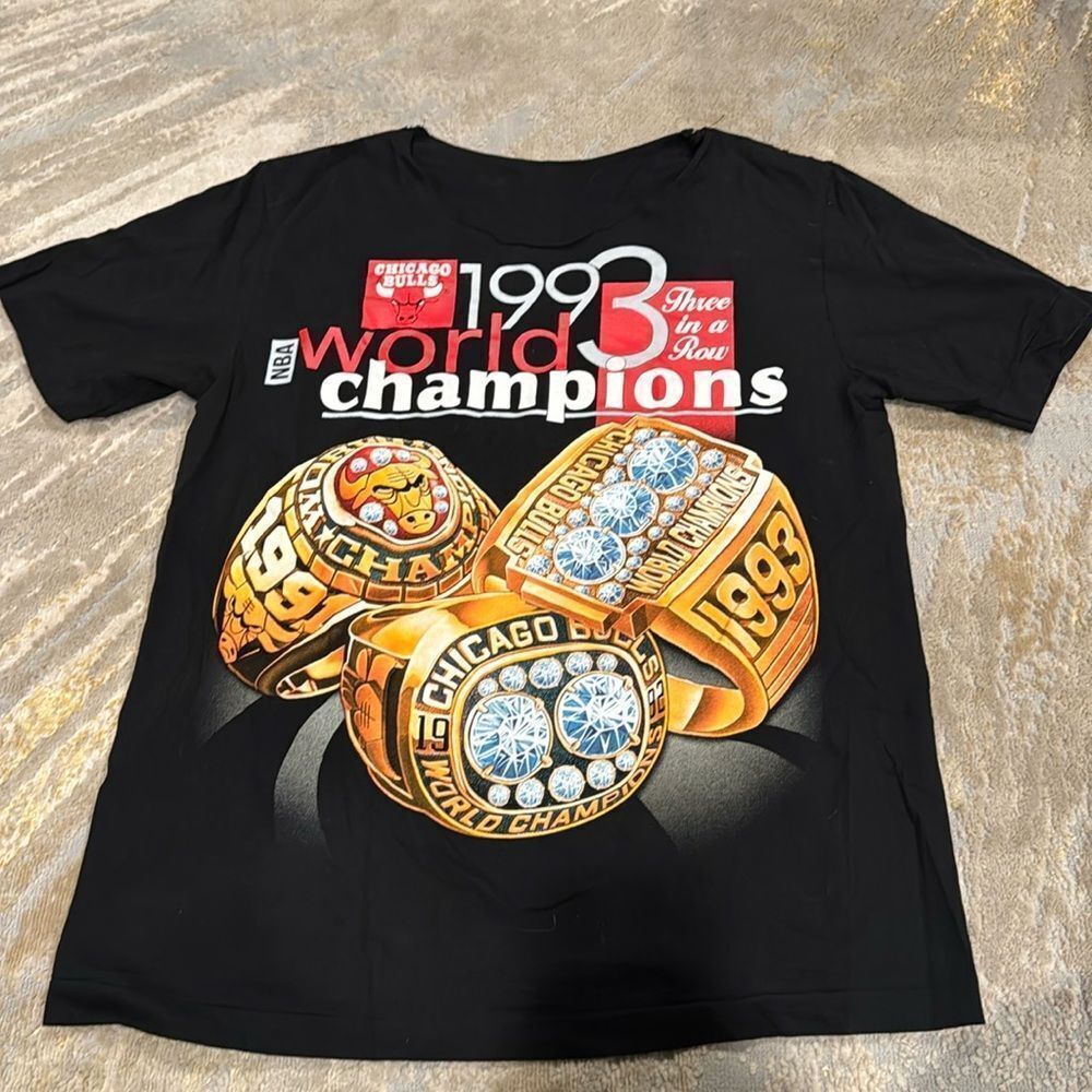Very Rare 93 Bulls Michael Jordan “3 Peat” Rap T Shirt size M single stitch read